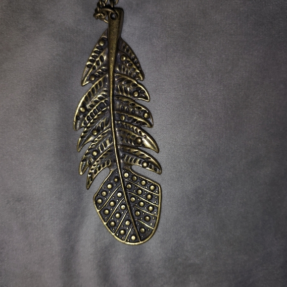 Feather Pendant Necklace - Picture 3 of 3